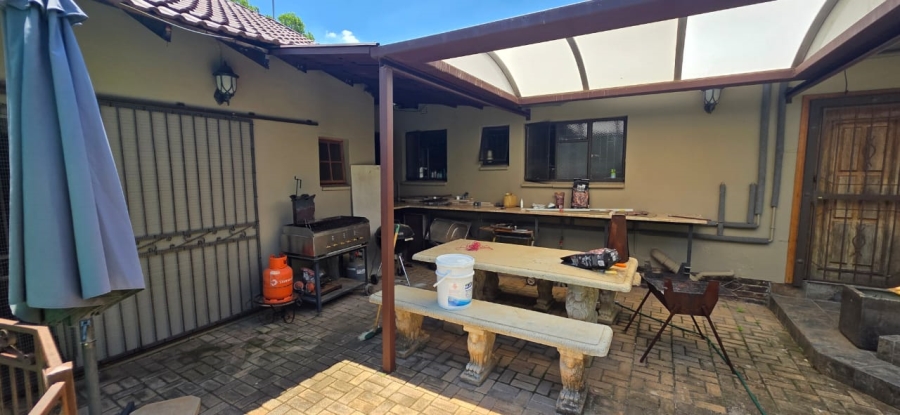 5 Bedroom Property for Sale in Wilkoppies North West